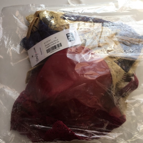 *SOLD*  Wonder Woman Cosplay Lingerie - Picture 6 of 7